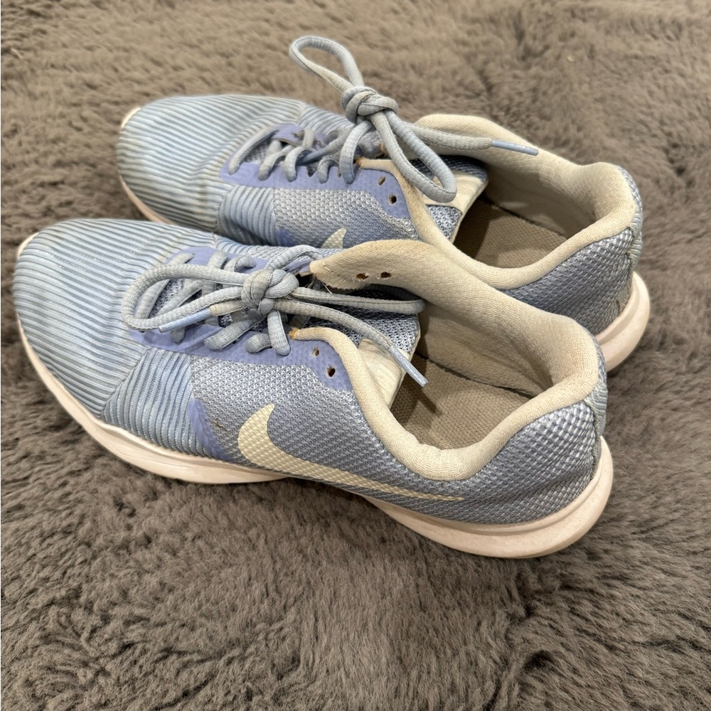 Nike Women’s Flex Bijoux Sneakers Nikeflex – Pale Blue White Running Tennis Shoe